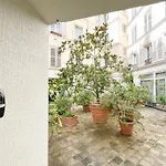 Urban Flat 74 - Disneyland In Paříž