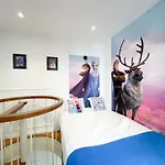 Urban Flat 74 - Disneyland In Paříž