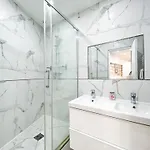 Urban Flat 74 - Disneyland In Paříž