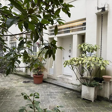 Urban Flat 74 - Disneyland In Daire